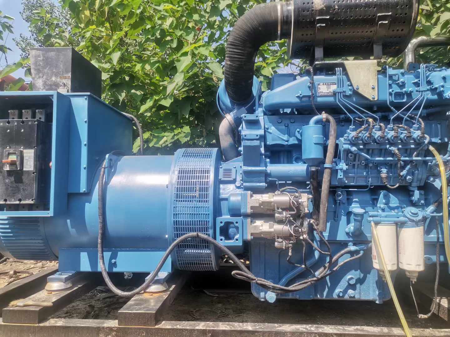 两当详细说明降低 800kW 柴油发电机输出电流波动的方法