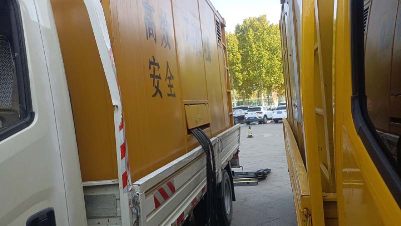 两当如何判断柴油发电机组和UPS电源的切换时间是否符合要求？